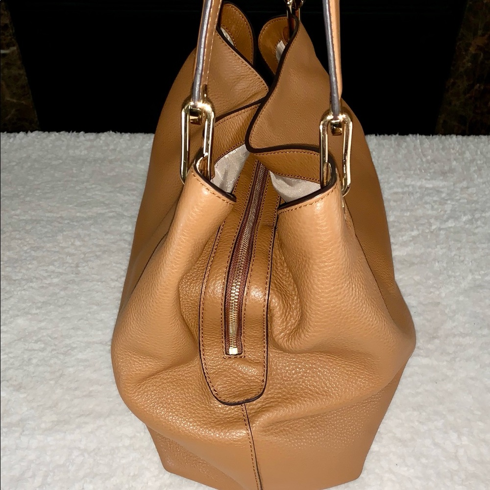 Michael Kors XLG Raven Tote - Picture 8 of 8